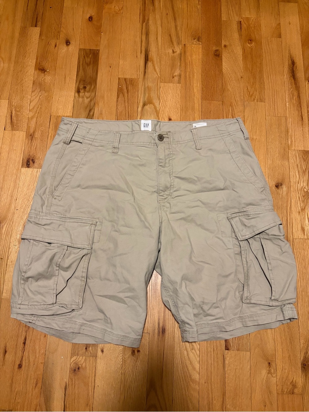 GAP Men's Cargo Shorts in Light Beige